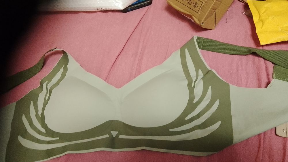 Sutien nou care ridica sani