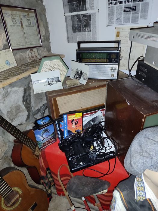 Ретро неща за всеки, количка , радио грамофон с мниго плочии др+2 бр в