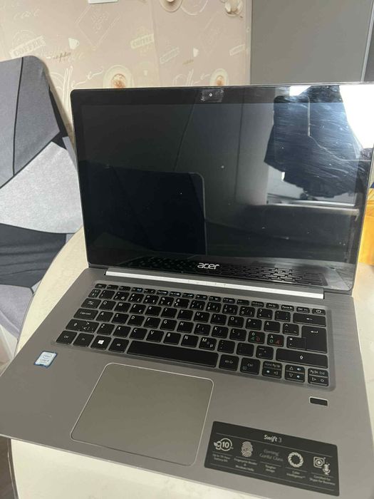 Laptop HP și Acer