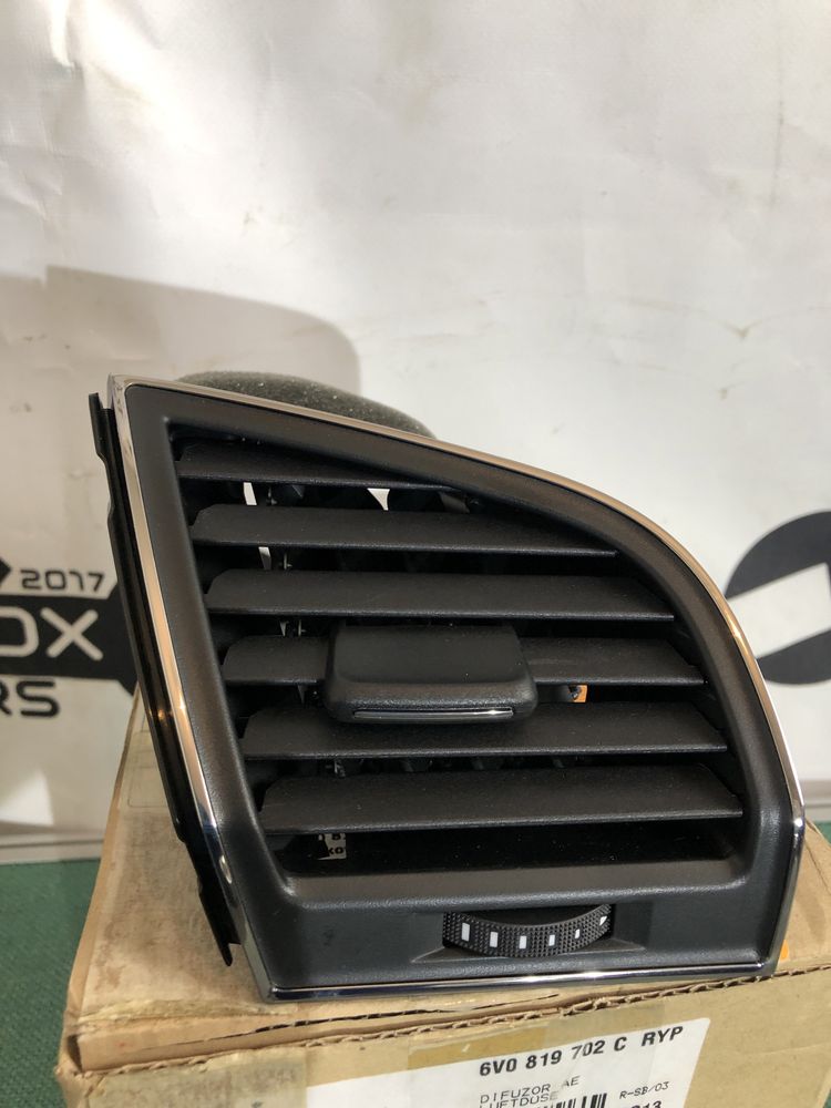 Grila bord dreapta Skoda Fabia 3 cu crom