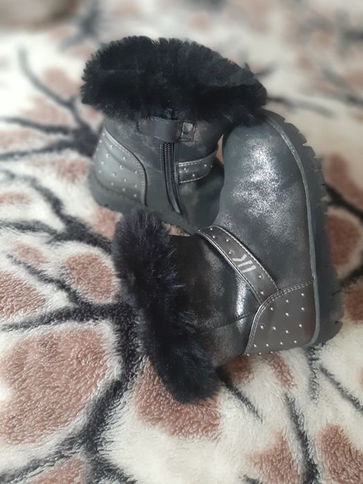 4 perechi încălțăminte  26 fetițe