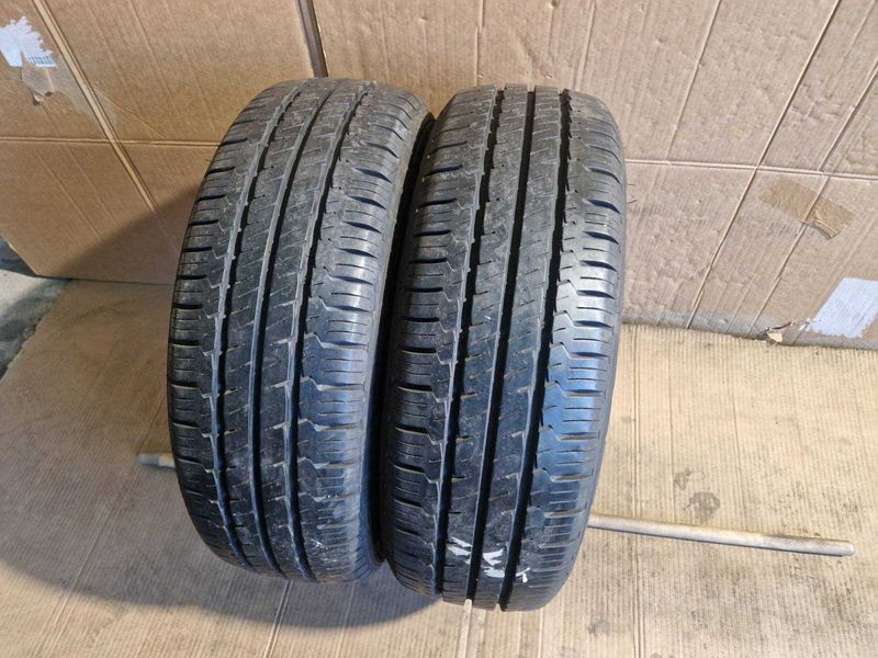 2 Hankook R16C 205/65
летни бусови гуми DOT5220
