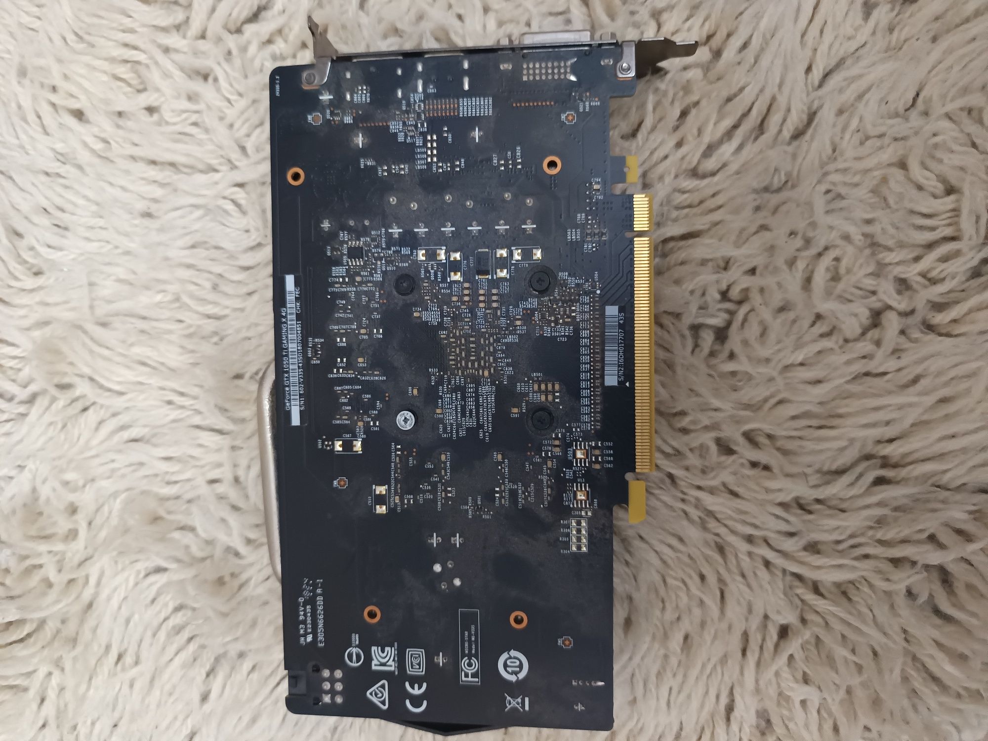Продавам видеокарта Geforce gtx 1050 4gb.