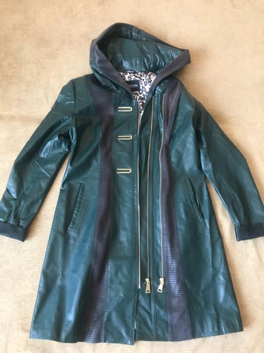 Плащ женский    .