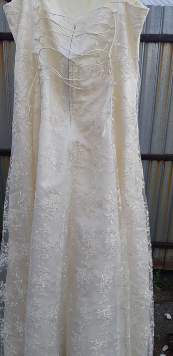 Vand rochie de mireasă