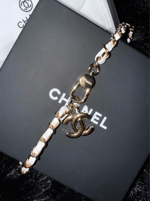 Чанта черна бяла и бежова мини chanel