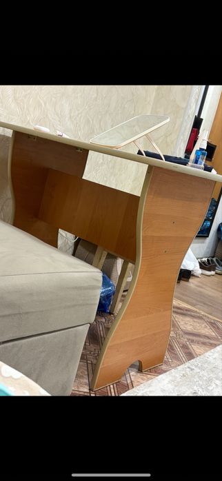 Продам стол , очень прочный. Фото прилагается