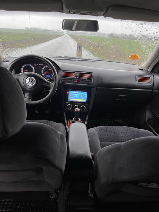 Vând Volkswagen Bora 2.0i