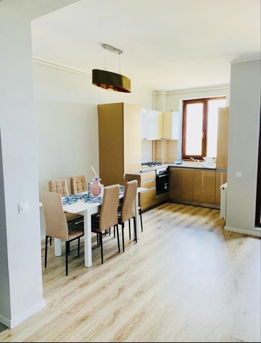 Proprietar , 3 cam complex Metropolitan Tower cu parcare privata.