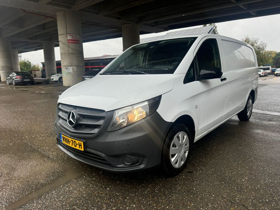 Mașină Mercedes Vito