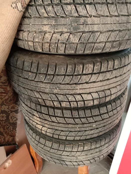 Продаются зимние шины 195/65/15, комплект с железн.дисками 15-го р-ра