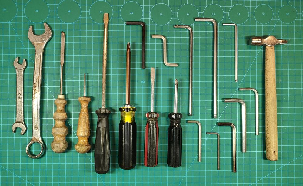 Инструменты и замок