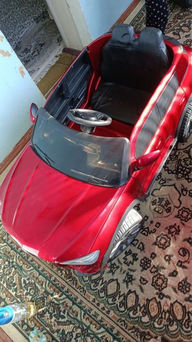 Детская электромашинка, 2 двигателя, отличное состояние