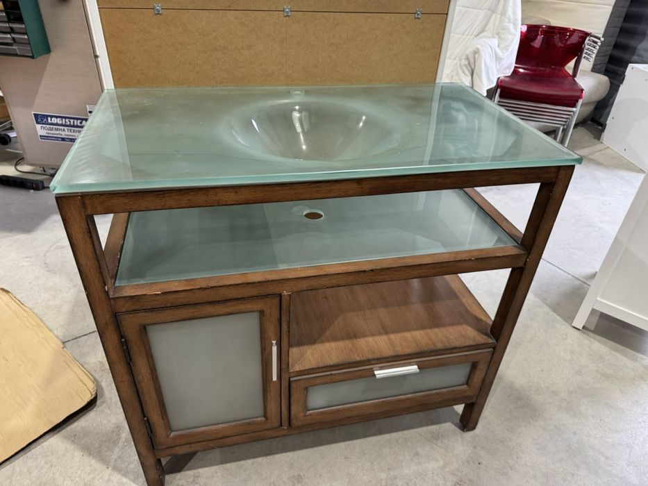 Луксозен шкаф с мивка и смесител HomeSense