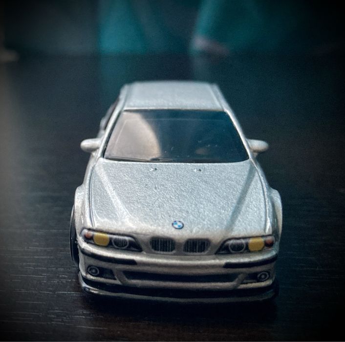 Vand macheta bmw e39 m5 hotwheels (nou)