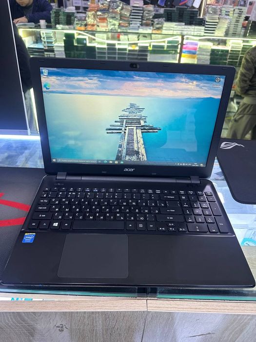 Notebook sotiladi Acer laptop