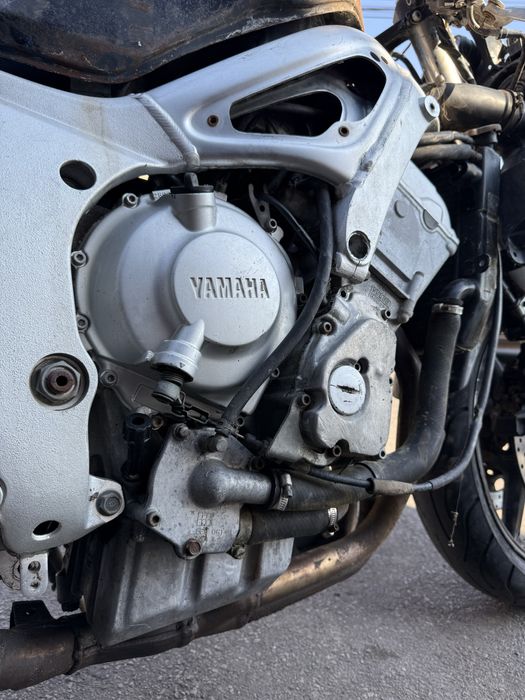 Yamaha  r6 yzf vand intreg sau dezmembrez