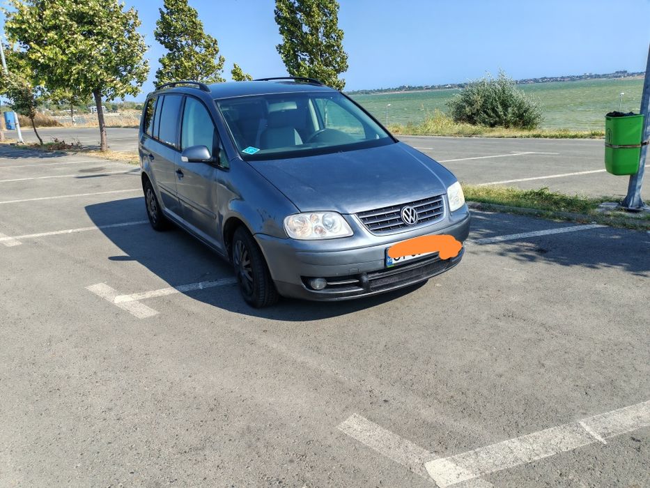Volkswagen Touran 1.6 benzina și gpl 1199 e .