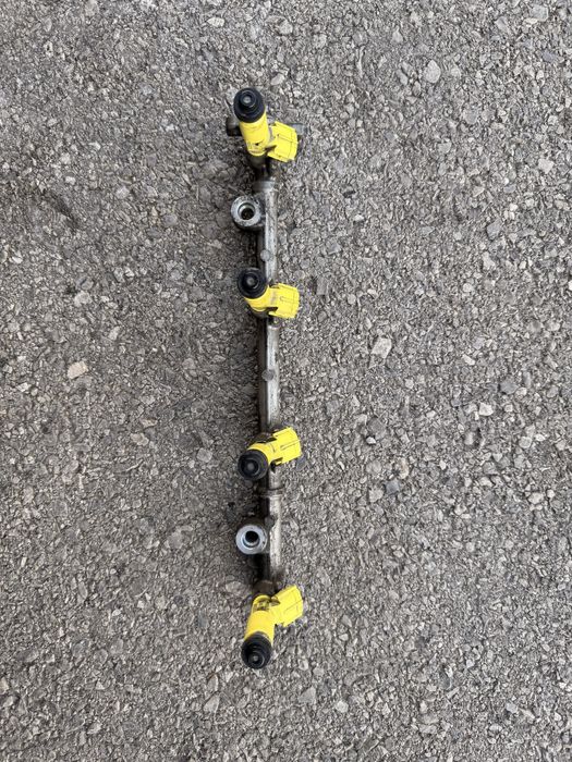 Denzo горивна рейка с дюзи 2.0 бензин тойота