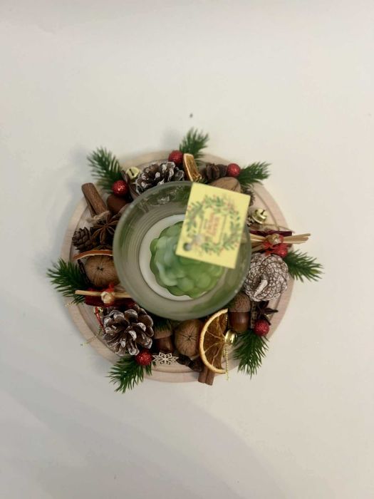 Aranjamente de Crăciun pe blat de lemn – handmade