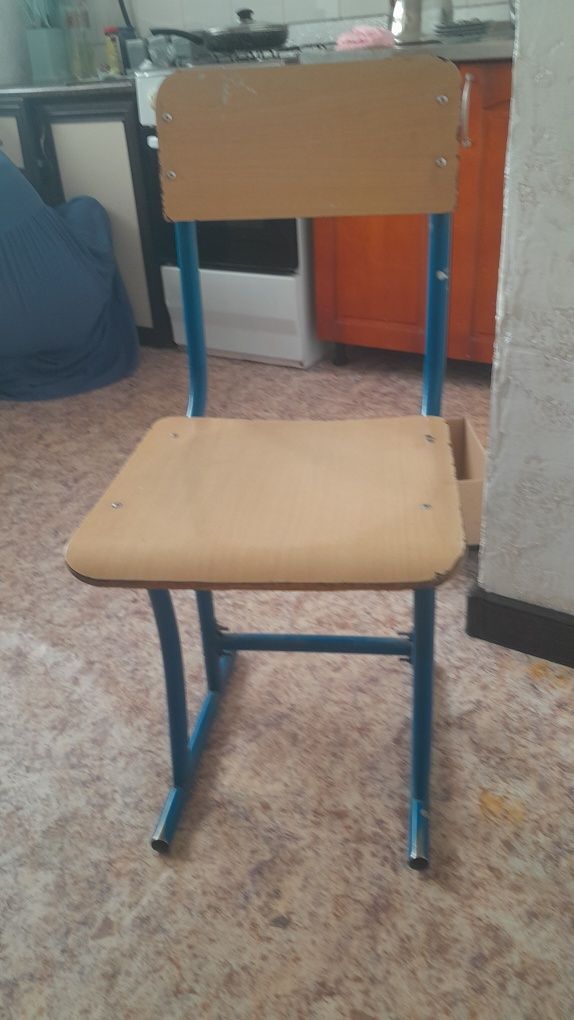 Продам парту+4 стуля