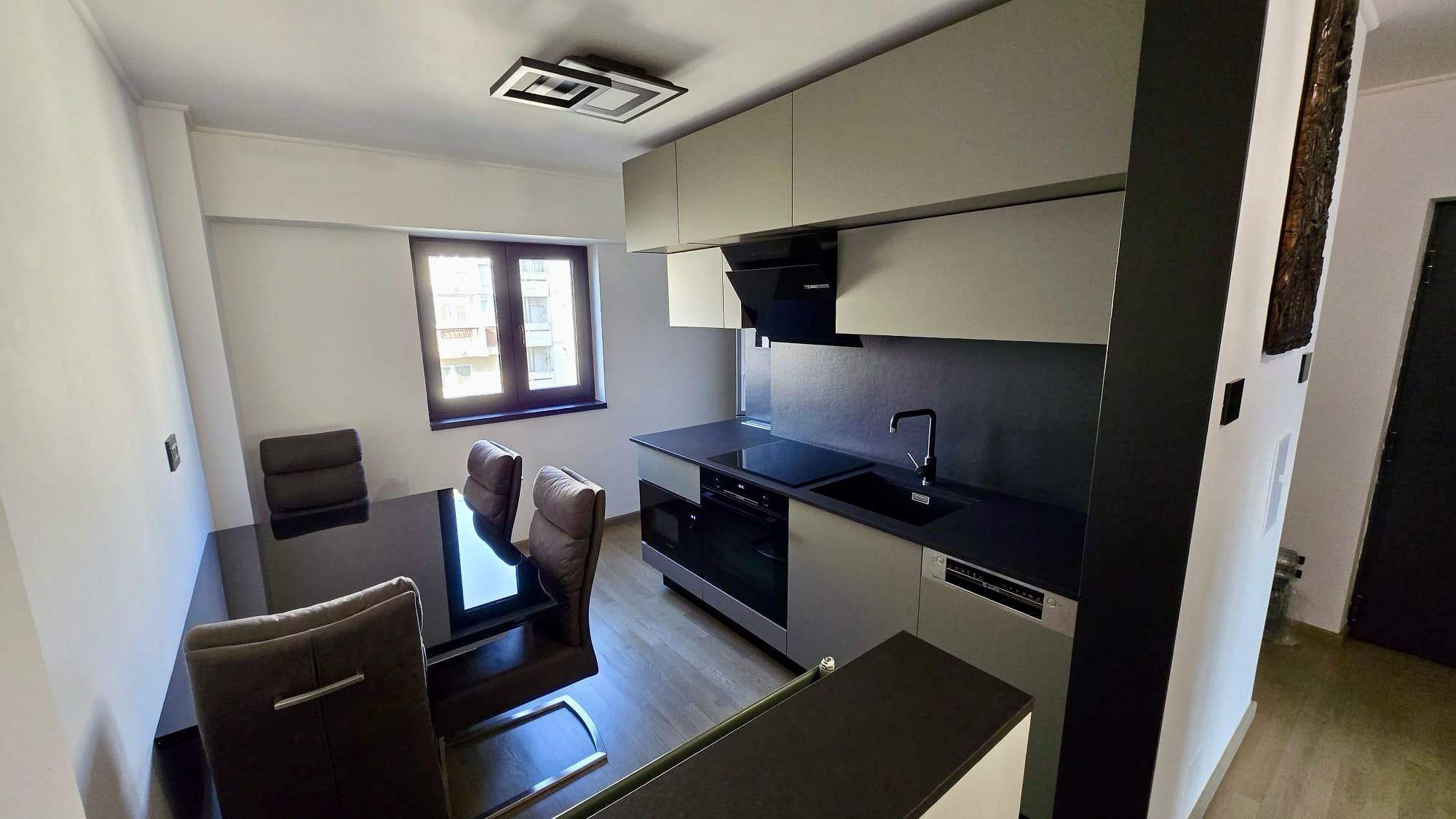 Inchiriez apartament 3 camere Octavian Goga, loc parcare inclus