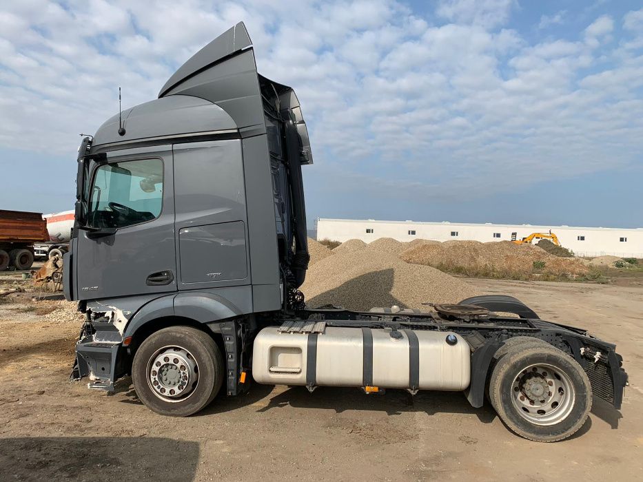 Dezmembrez camion MERCEDES ACTROS