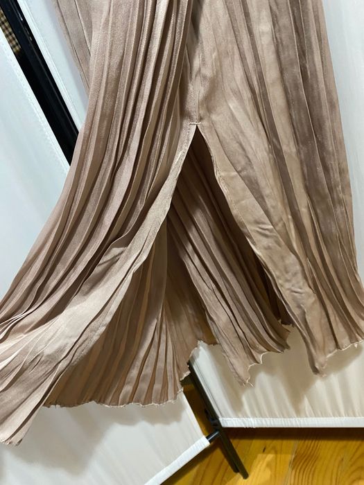 Рокля тип комбинезон H&M от намачкан сатен в пепел от рози