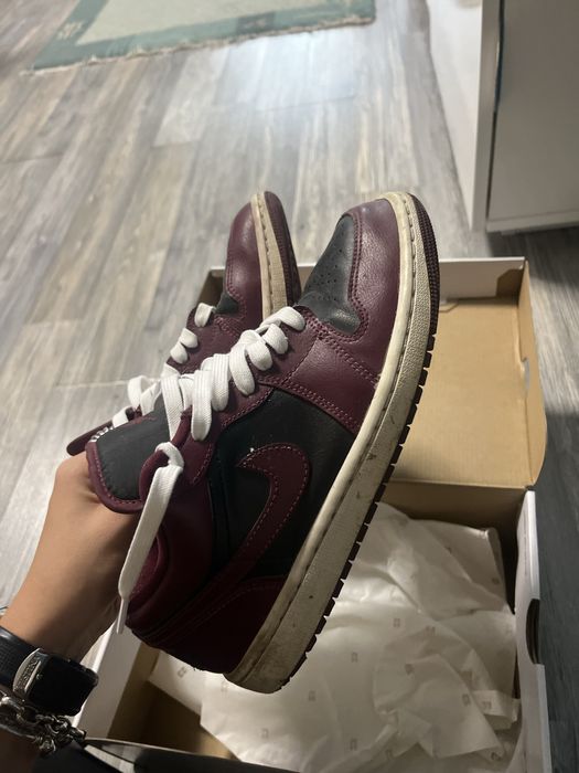 Обувки Jordan 1 бели с червено