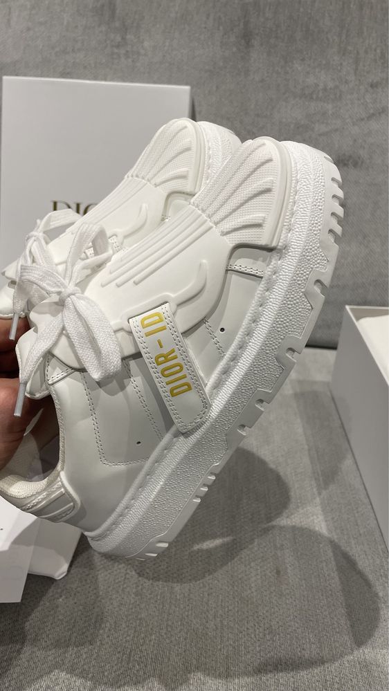 Dior id adidasi dame mărimea 37