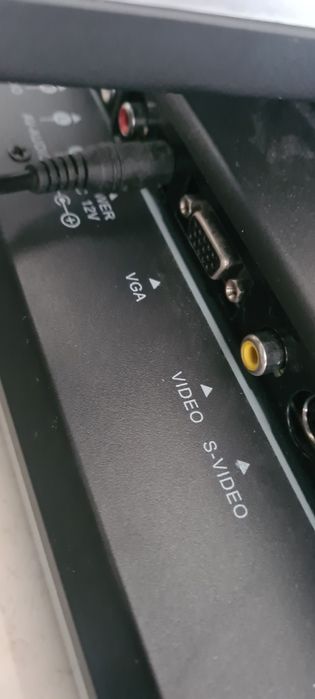 Телевизор малък.