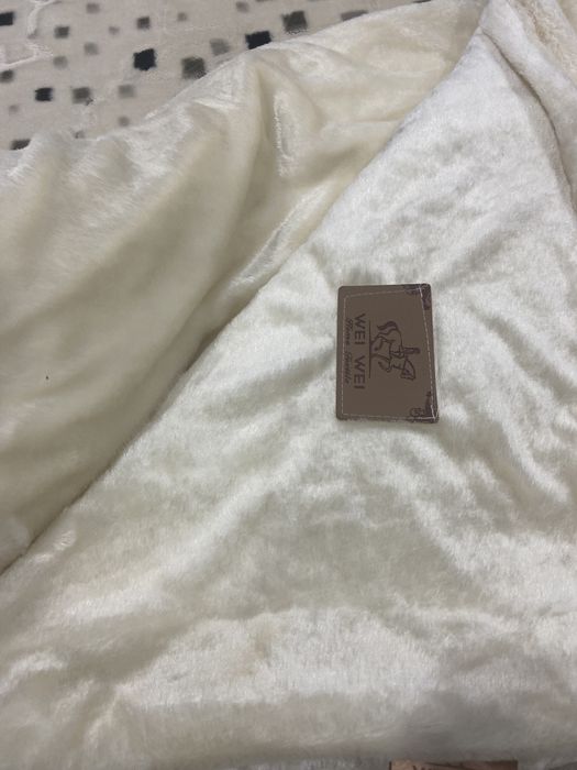 Продам белый пушистый навлочки для корпе или подкраватник