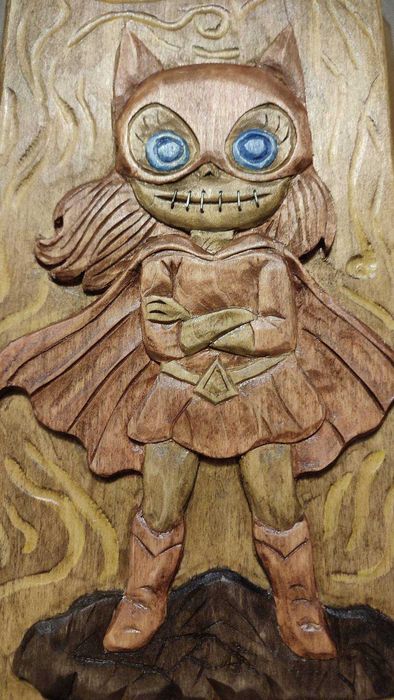 "LADY PAL" - дърворезба в поп арт стил.