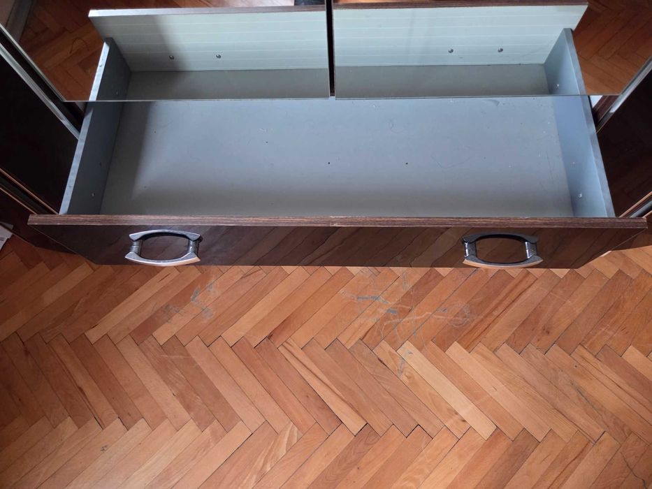 Гардероб Трикрилен Модерен Огледало