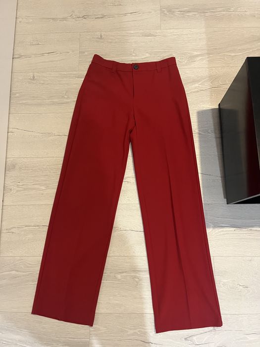 Червен панталон- Pull and Bear