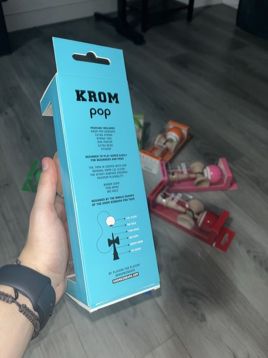 Kendama KROM POP LOL Sticky (Albastru Deschis/Light Blue)