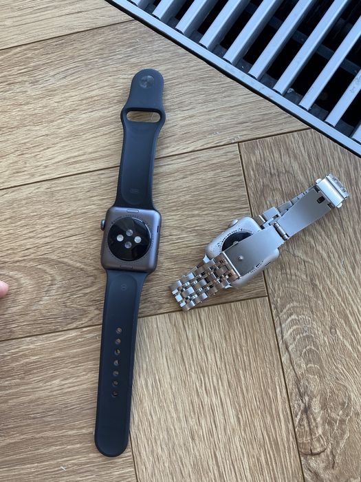 Продам электронные часы Apple watch 3