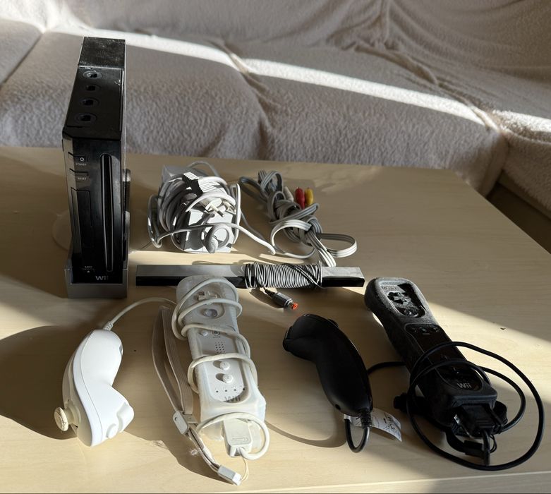 Nintendo wii 2 manete si 2 nunchuch