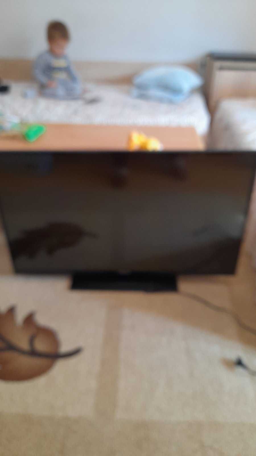Продавам телевизор Finlux 43FFB5600 за части