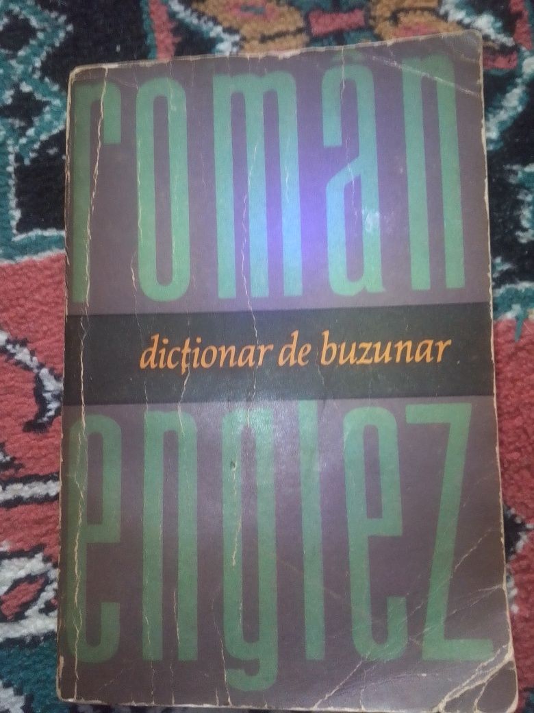 Vând dictionar englez