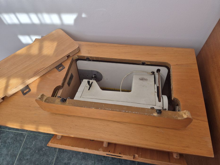 Masina de cusut Monica