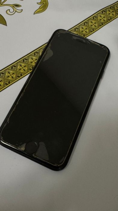 Продар Iphone se3 2022 и наушники!