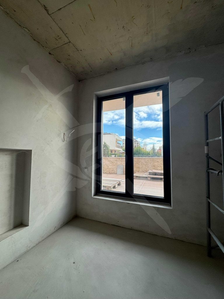 Продава се Тристаен апартамент в Варна, Бриз - 350 кв.м за 858 €/кв.м - Снимка #9