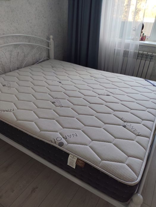 Продам кровать с матрасом  180*200