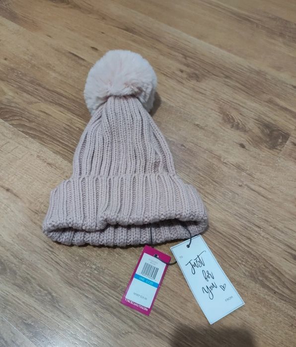 Căciulă damă cu pompon