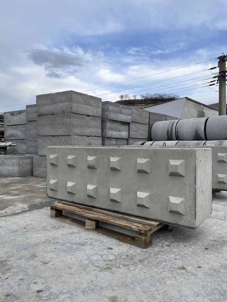 Blocuri din beton tip lego