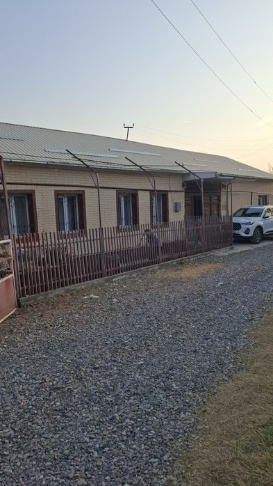 Продаётся дом 6соток все условия для жизни и отдыха большой бассейн