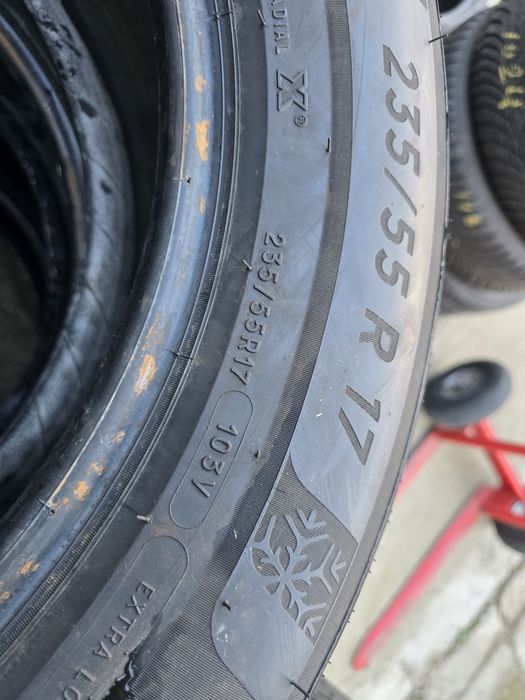 2бр Като нови зимни гуми 235 55 17 - Michelin - DOT 2025