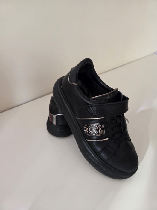 Детски спортни обувки