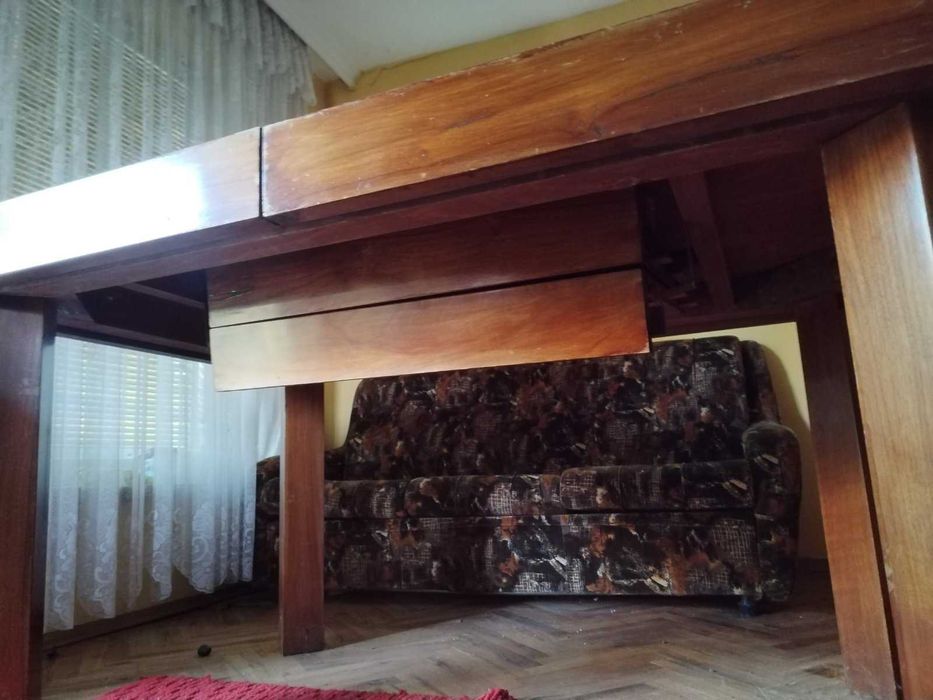 Маса от масивно дърво и столове